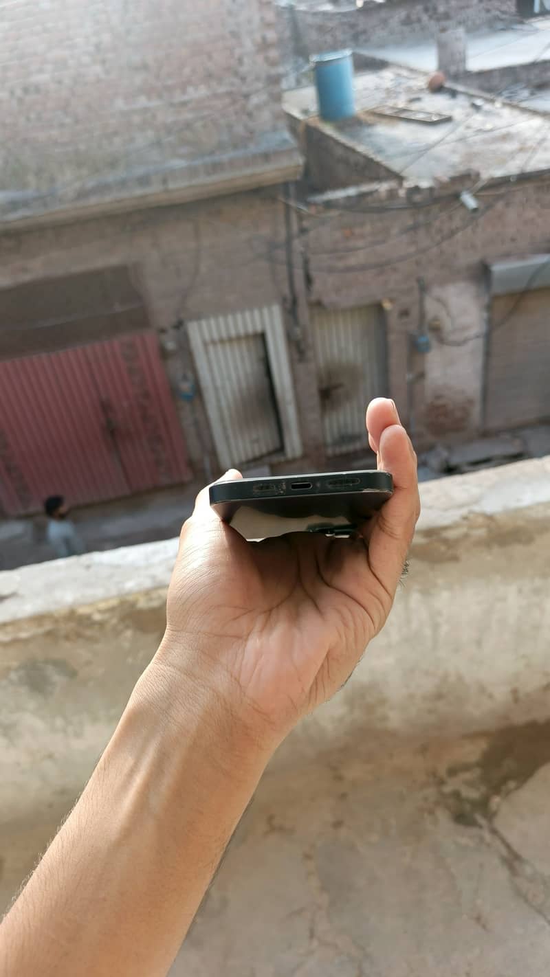 Apple iPhone 13 2
