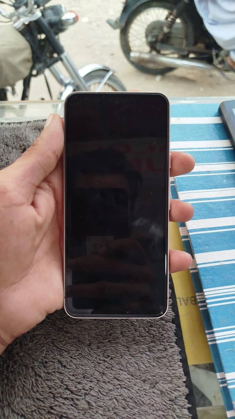 Google Pixel 8 3