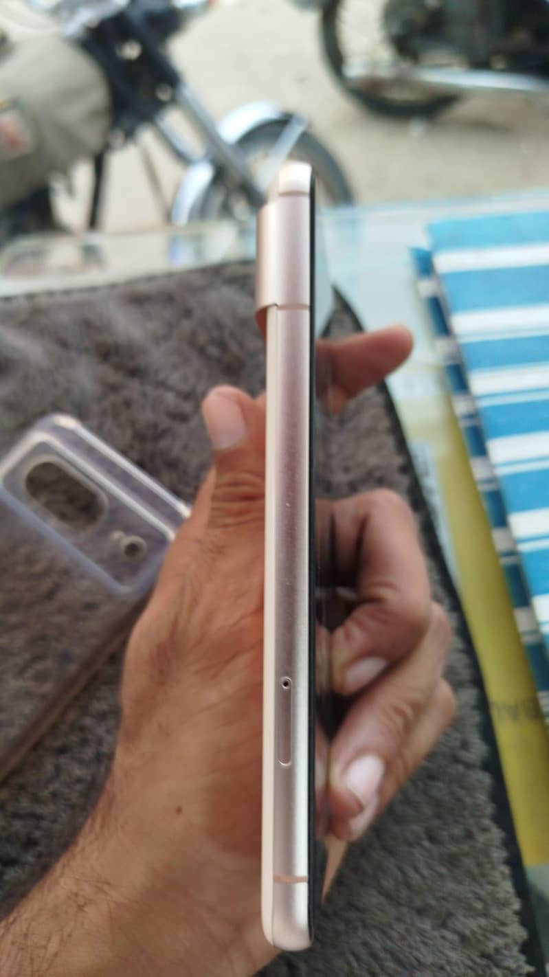 Google Pixel 8 4