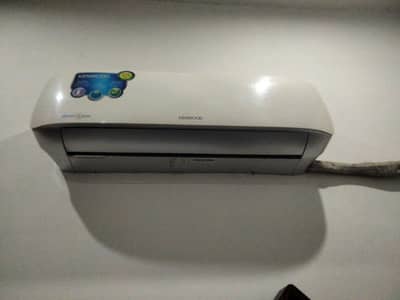 heet and cool inverter Ac one ton urgent sale