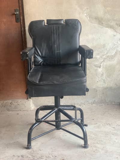Salon chair, barber chair