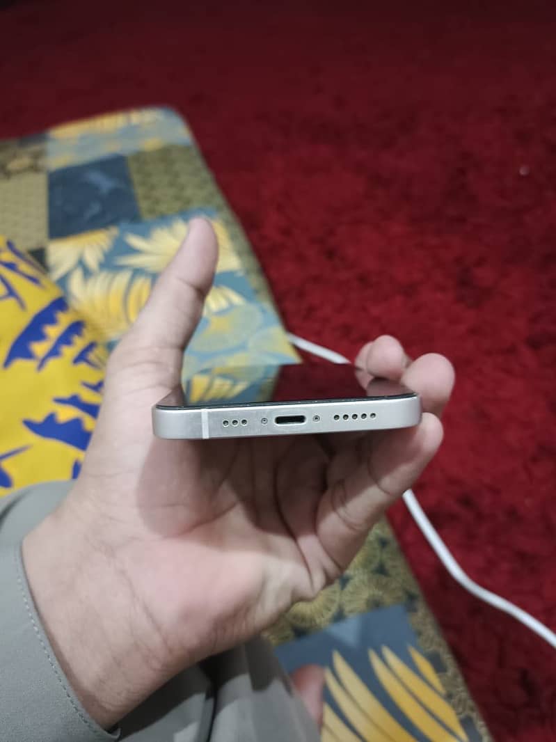 Apple iPhone 13 2