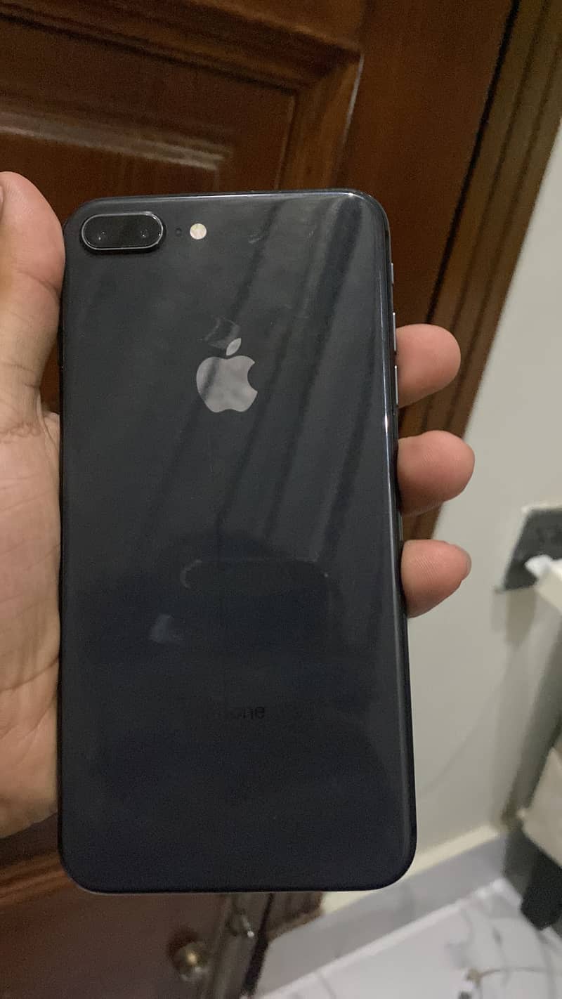 Apple iPhone 8 Plus 1