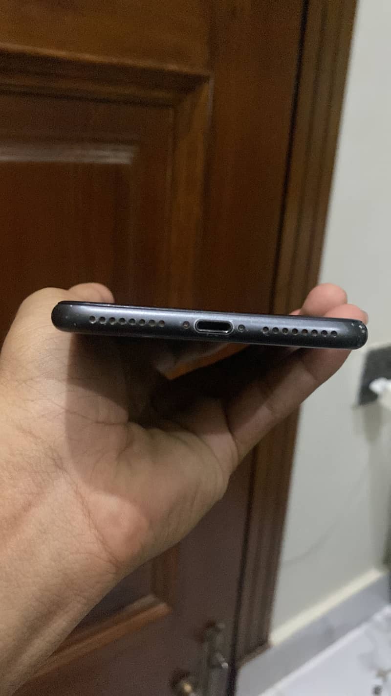 Apple iPhone 8 Plus 3