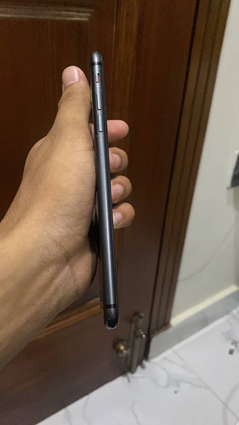 Apple iPhone 8 Plus 4