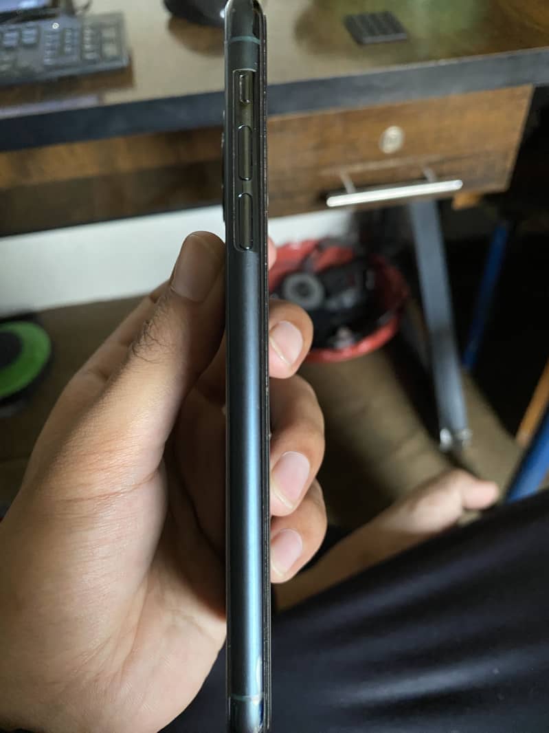 Apple iPhone 11 Pro Max 2