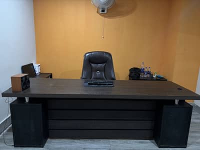 Office table + office chair with 2 side tables