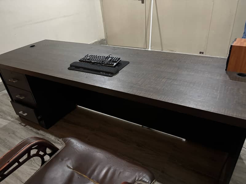Office table with 2 side tables 3