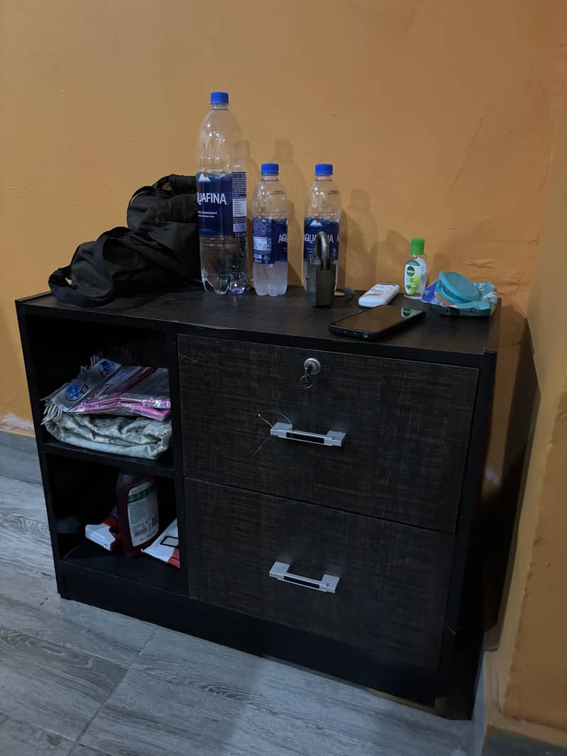 Office table with 2 side tables 5