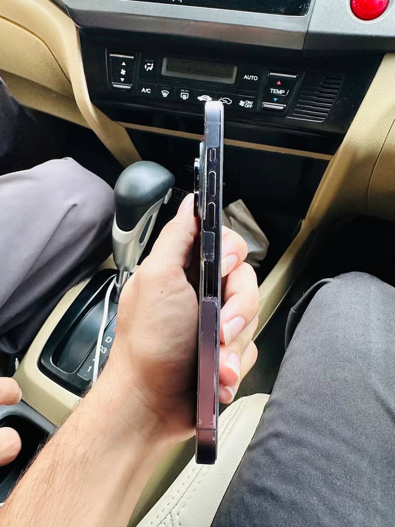 Apple iPhone 14 Pro Max 4