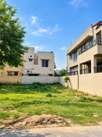 Plot No-693/47 Block D - 5 Marla Plot On Top Location of Phase 9 Town DHA Lahore For Urgent Sale