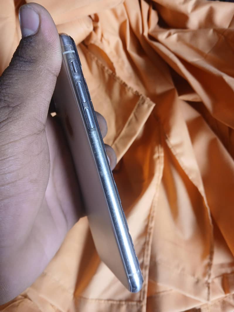 Apple iPhone X 5