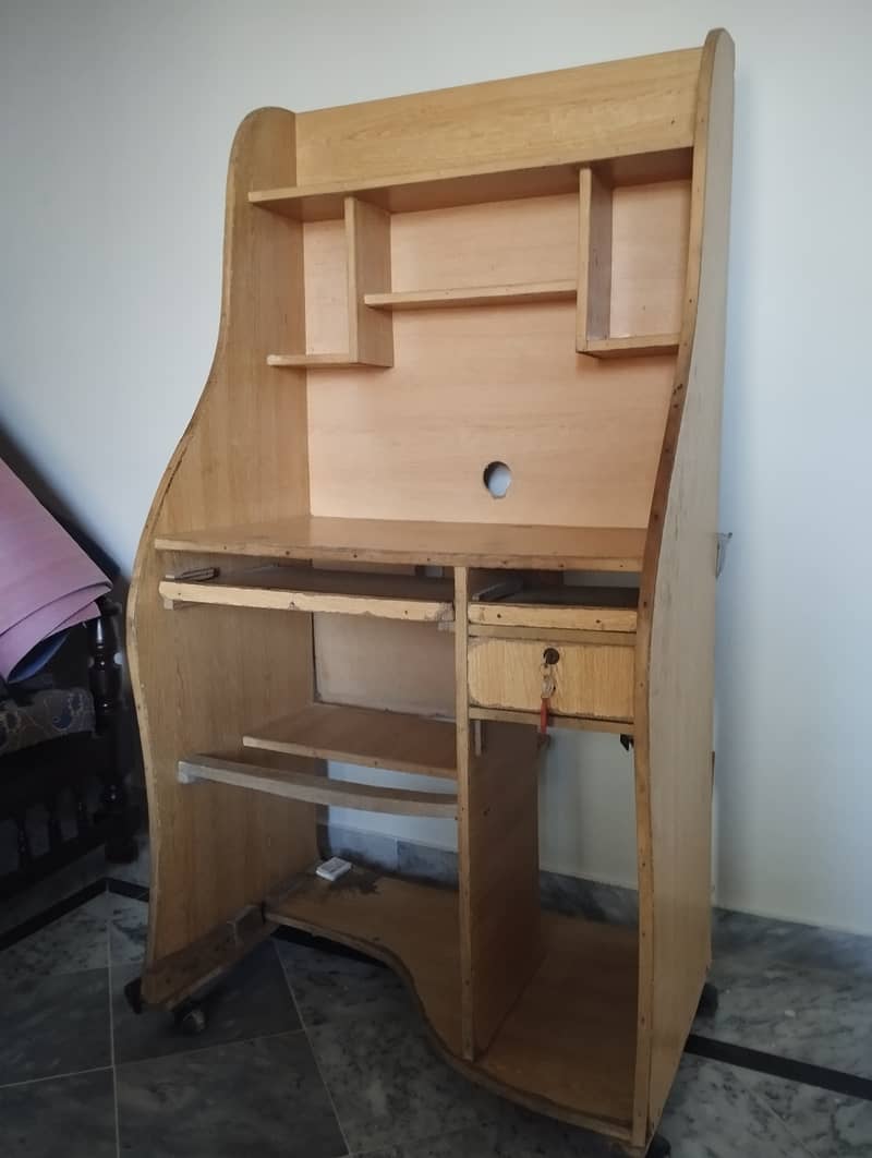 Computer Table 4