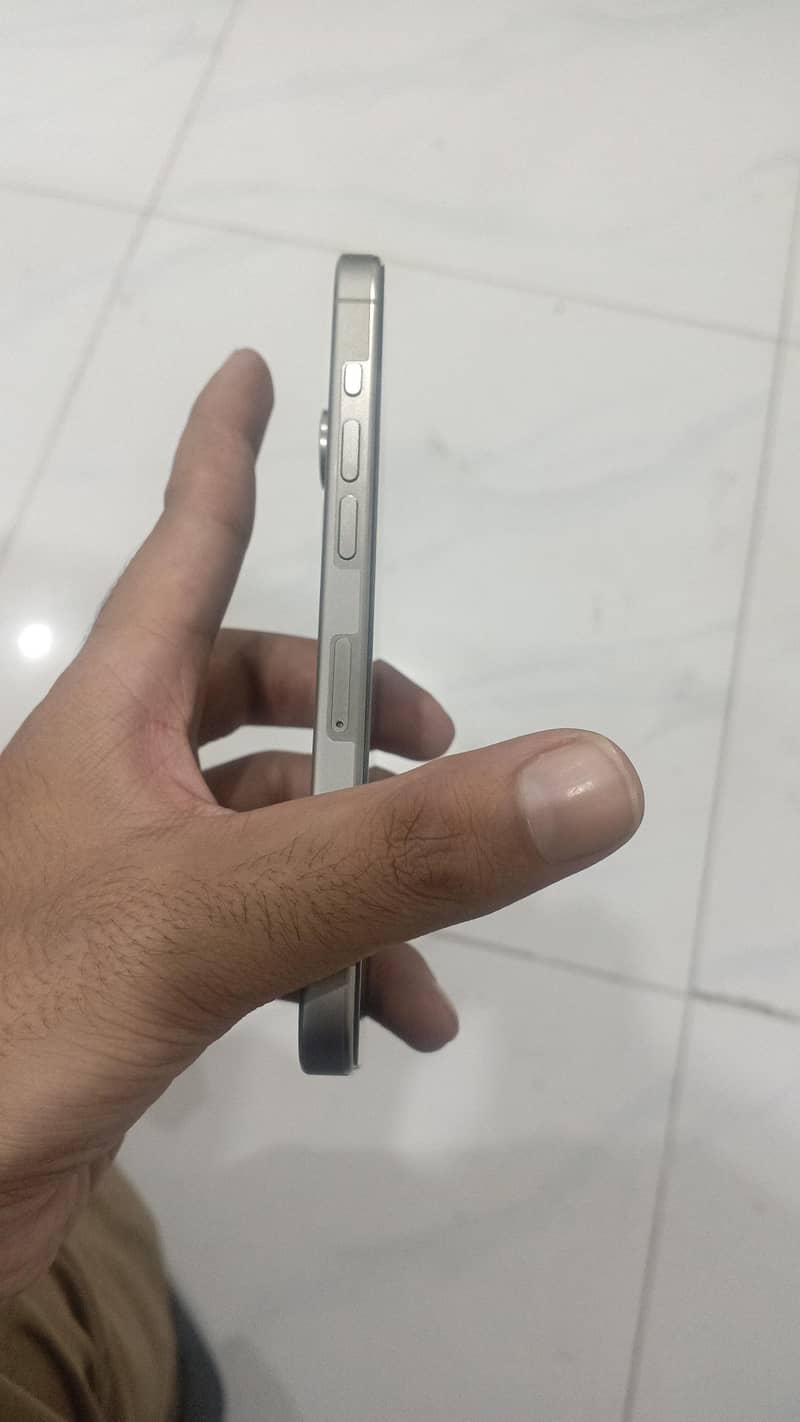 Apple iPhone 15 Pro 3