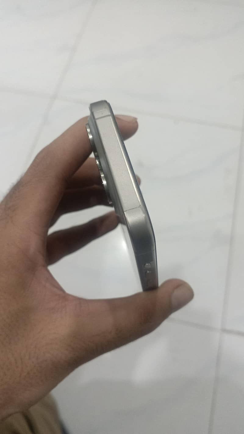 Apple iPhone 15 Pro 6