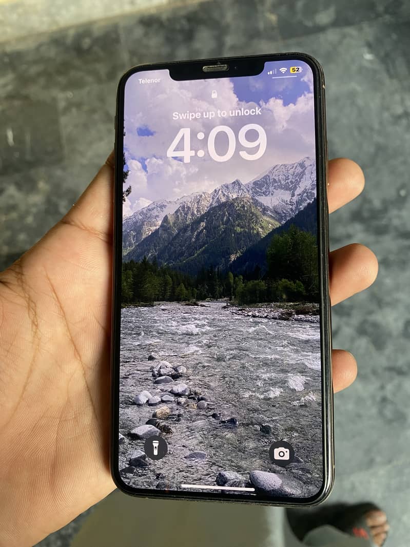 Apple iPhone XS Max 3
