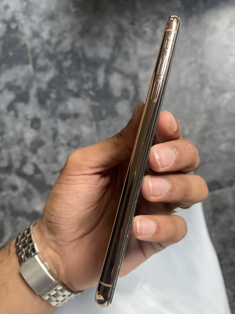 Apple iPhone XS Max 5