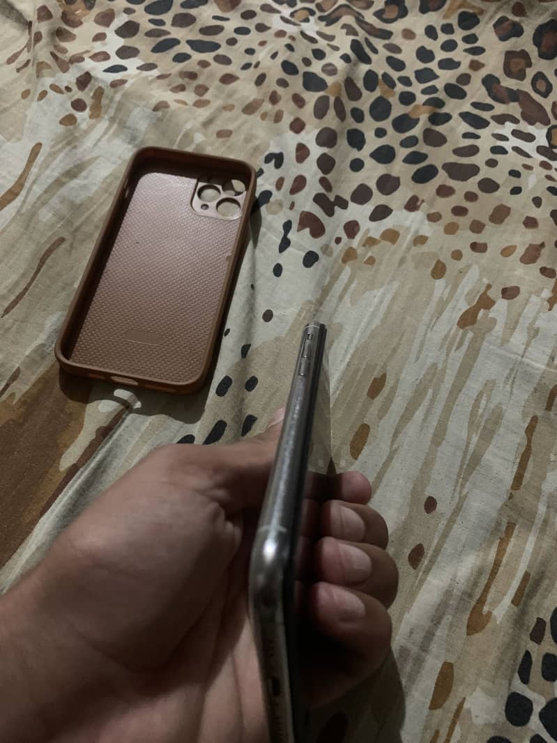 Apple iPhone 11 Pro 2