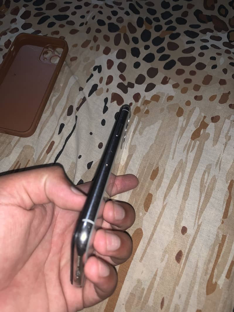 Apple iPhone 11 Pro 3