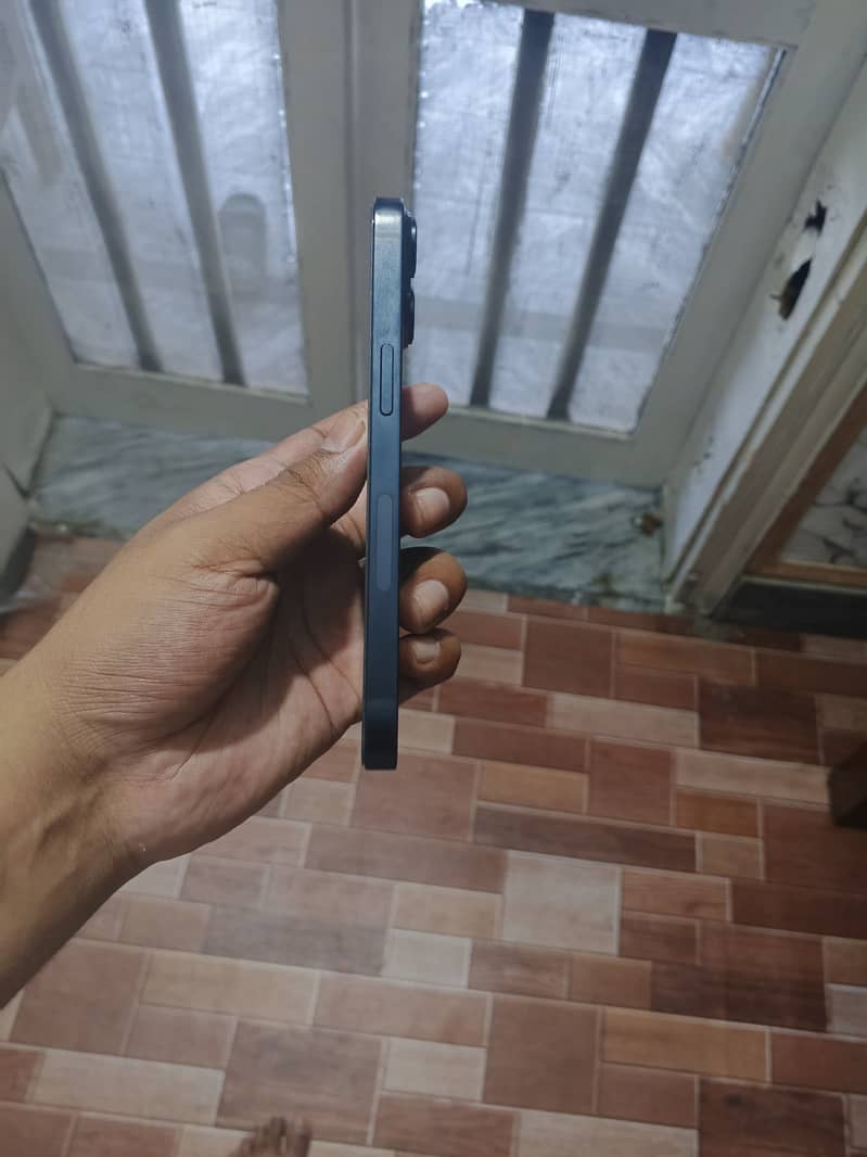iPhone 14 3