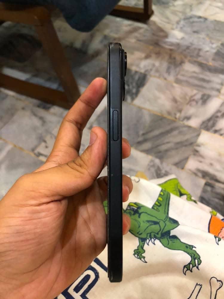 Apple iPhone 15 4