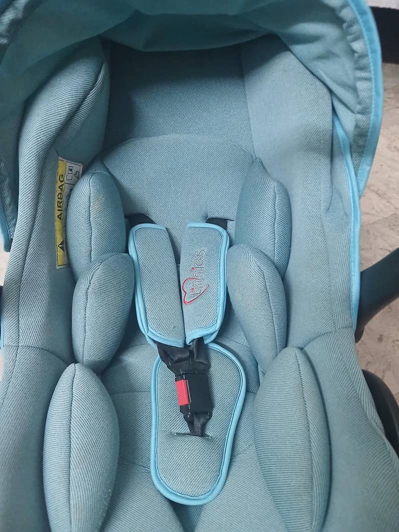 Tinnies carry cot 3