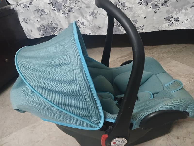 Tinnies carry cot 4
