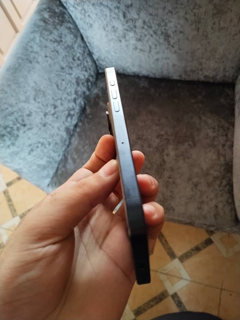 Apple iPhone 15 Pro 3