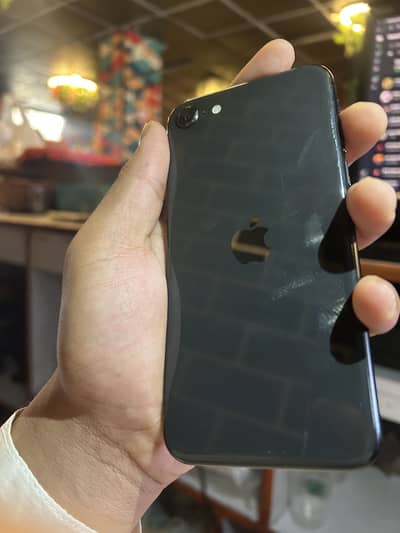 Apple iPhone SE 64gb 77% health 10/9.5 all ok Water pack