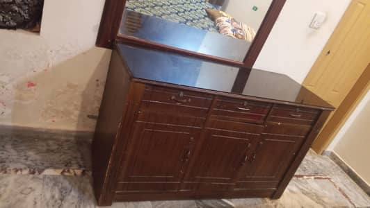 showcase with big mirror and 6 drawers with all locks are available in