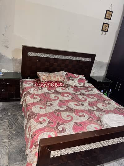 Wooden Bed Set With Dressing Table