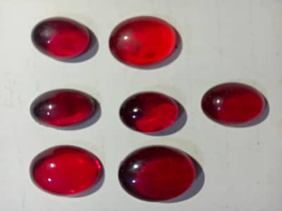 Beautiful stone red blood colour (per pcs) 1000/-