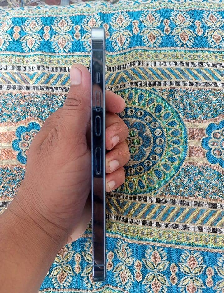Apple iPhone 13 Pro Max 1
