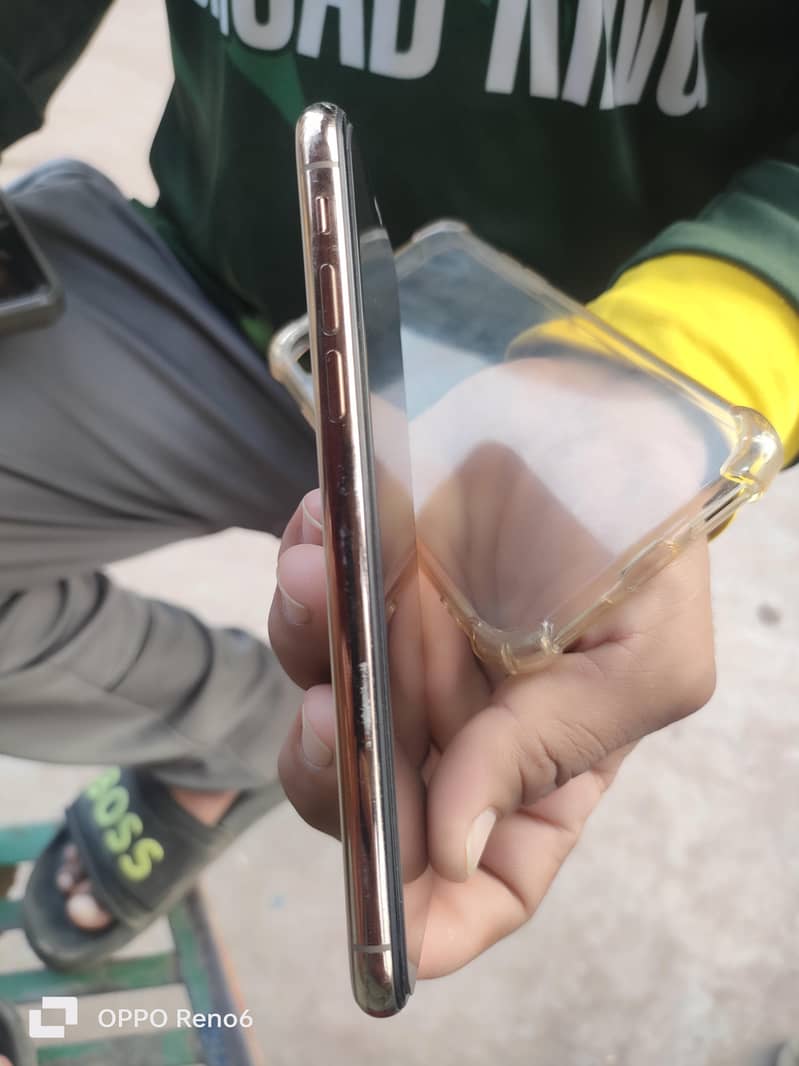 Apple iPhone XS 1