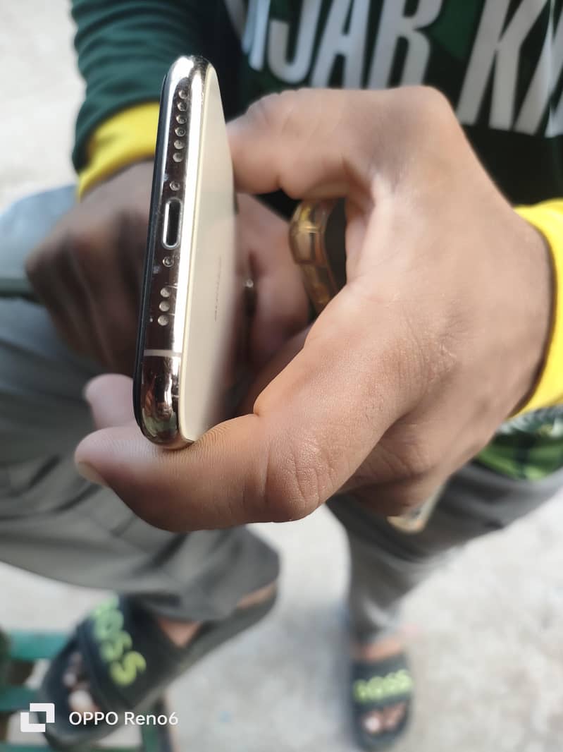 Apple iPhone XS 3