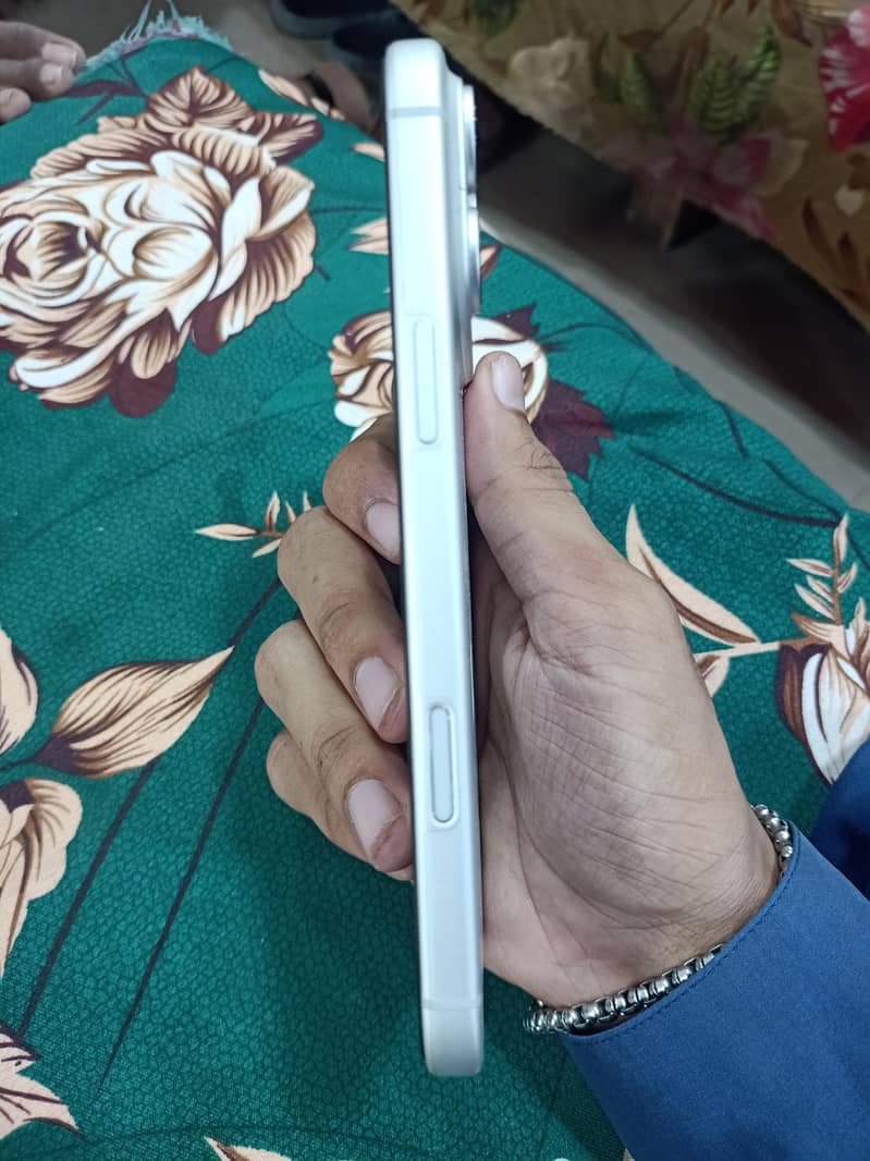 Apple iPhone 17 Pro Max 4