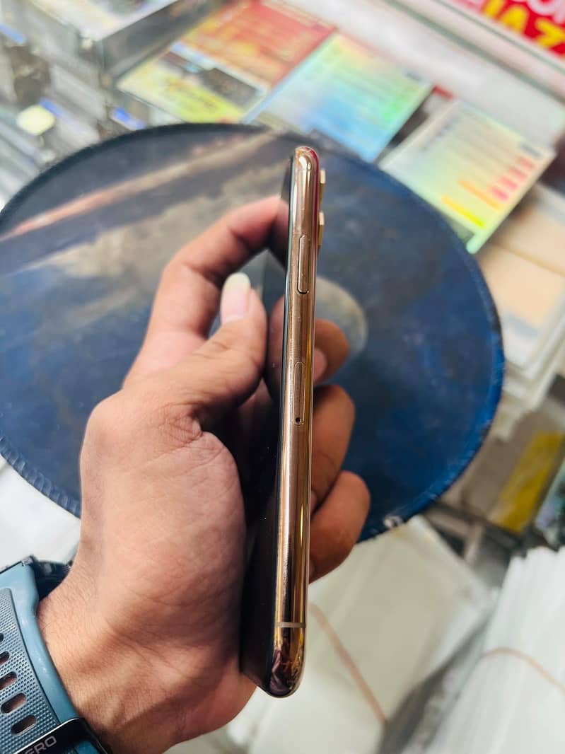 Apple iPhone 11 Pro 3