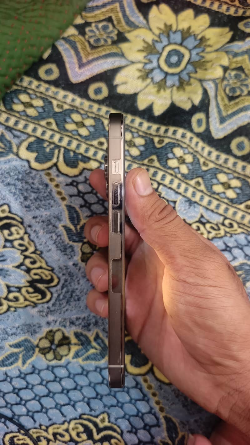 Apple iPhone 14 Pro 2