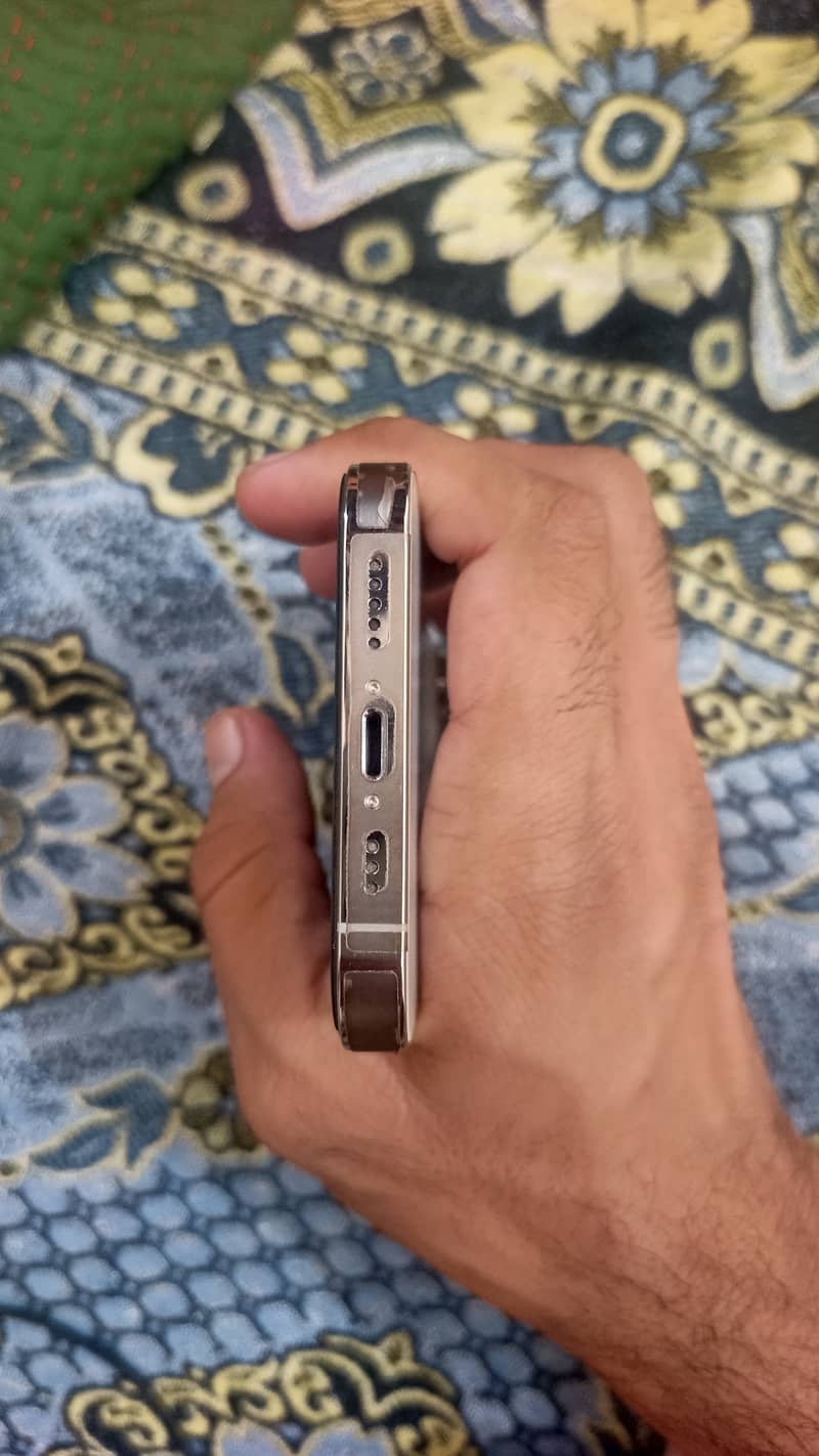 Apple iPhone 14 Pro 4