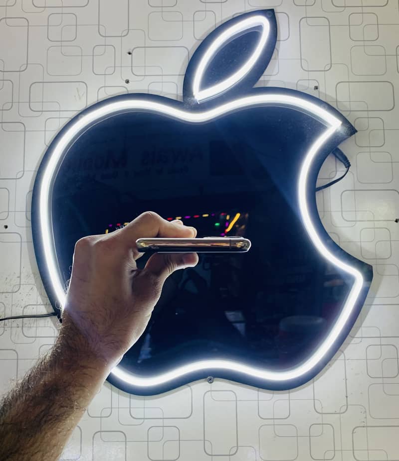 Apple iPhone 11 Pro Max 4