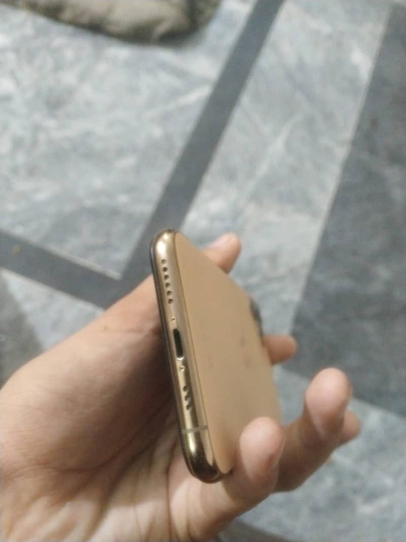Apple iPhone 11 Pro 3