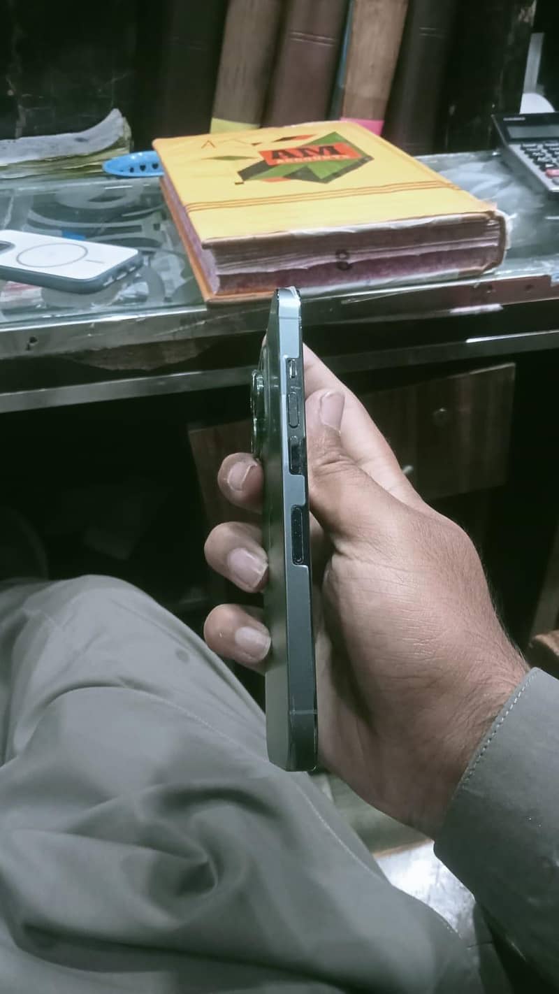 Apple iPhone 13 Pro 0
