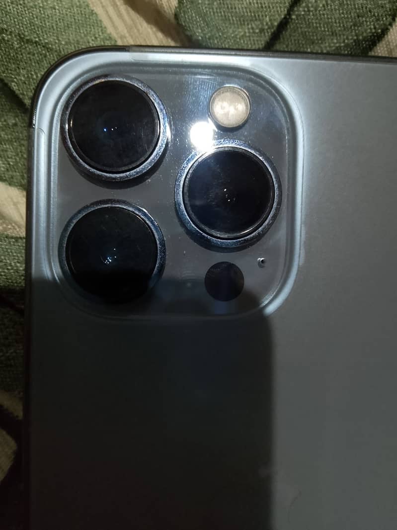 Apple iPhone 13 Pro 2