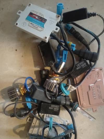 pata ni ye plates or switch light ha cars k parts ha jis Bhai ko pata