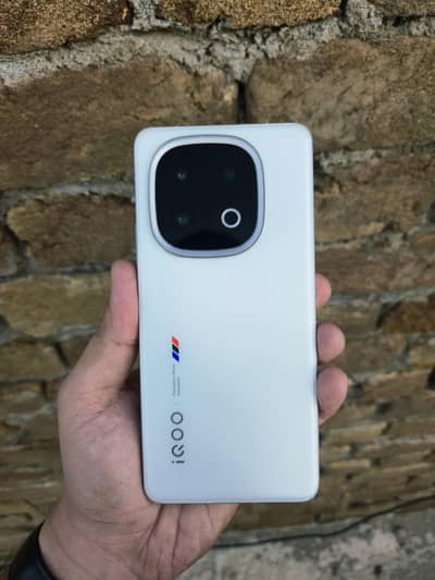 Vivo iQOO 13 – 16GB/512GB | Original Charger | Excellent Condition
