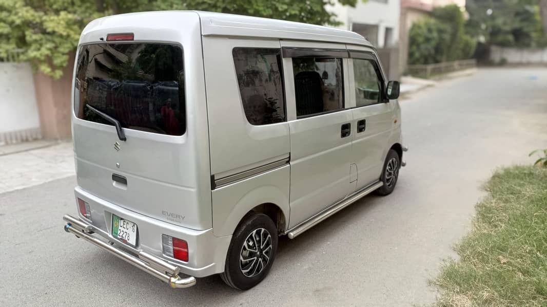 Suzuki Every 2011 4