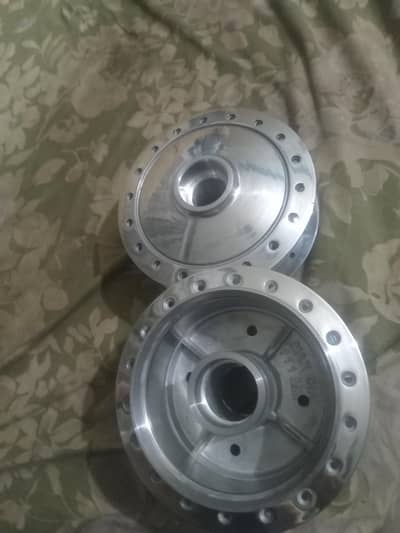 Brand new Honda CD 70 Hubs Both. . Front & back