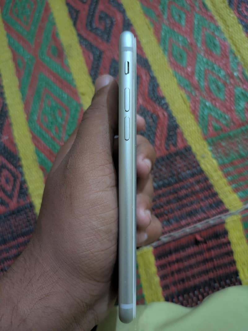 Apple iPhone 8 1
