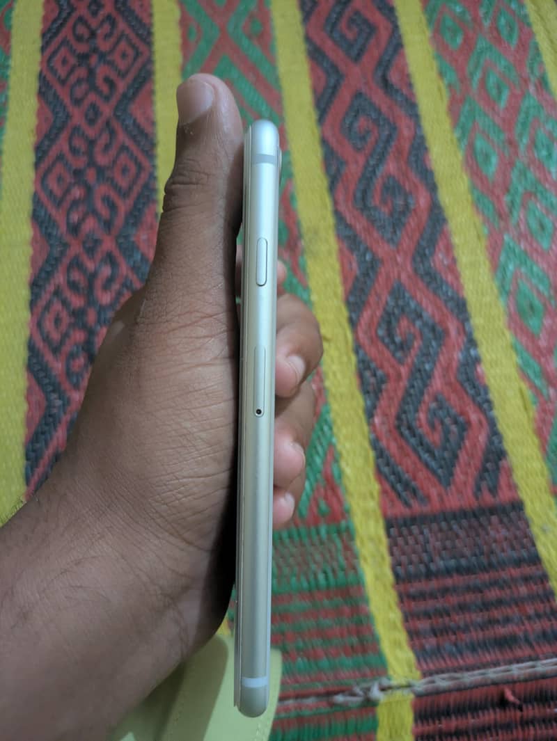 Apple iPhone 8 3