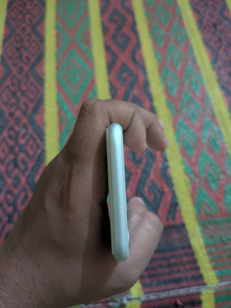 Apple iPhone 8 4